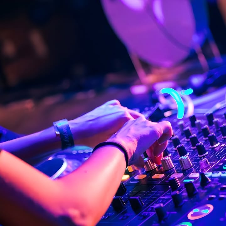 Featured image for “Epic Dance Night with DJ Breiz at Temora Hotel”